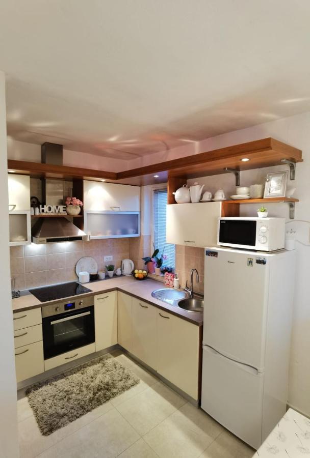 Apartman Sara Preko Exterior photo