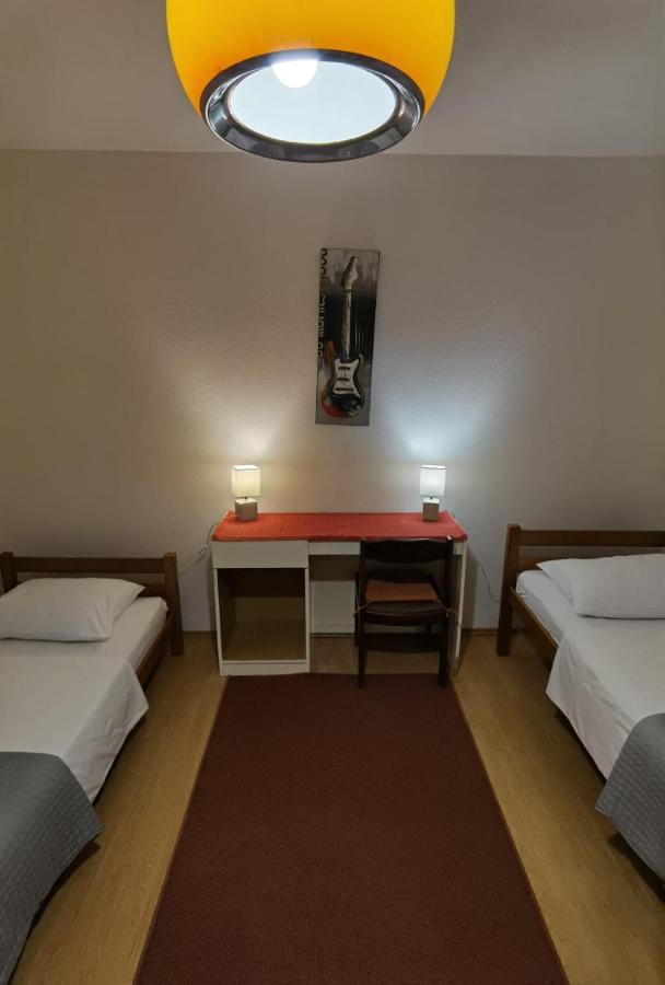 Apartman Sara Preko Exterior photo