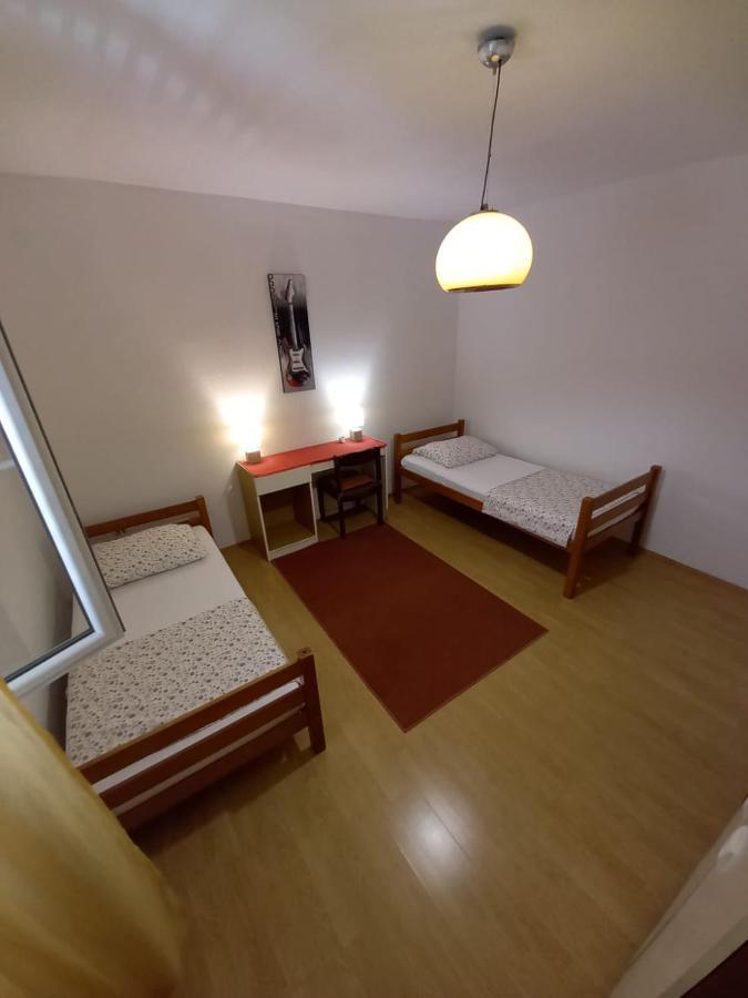 Apartman Sara Preko Exterior photo