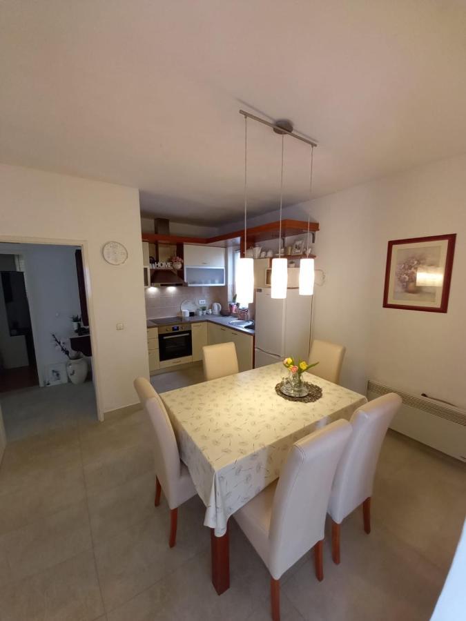 Apartman Sara Preko Exterior photo