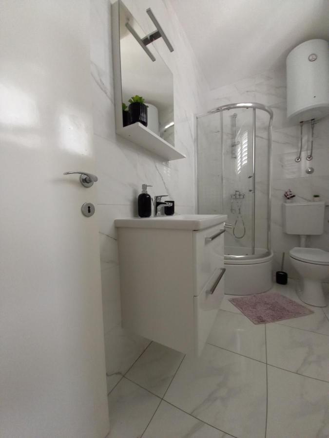 Apartman Sara Preko Exterior photo