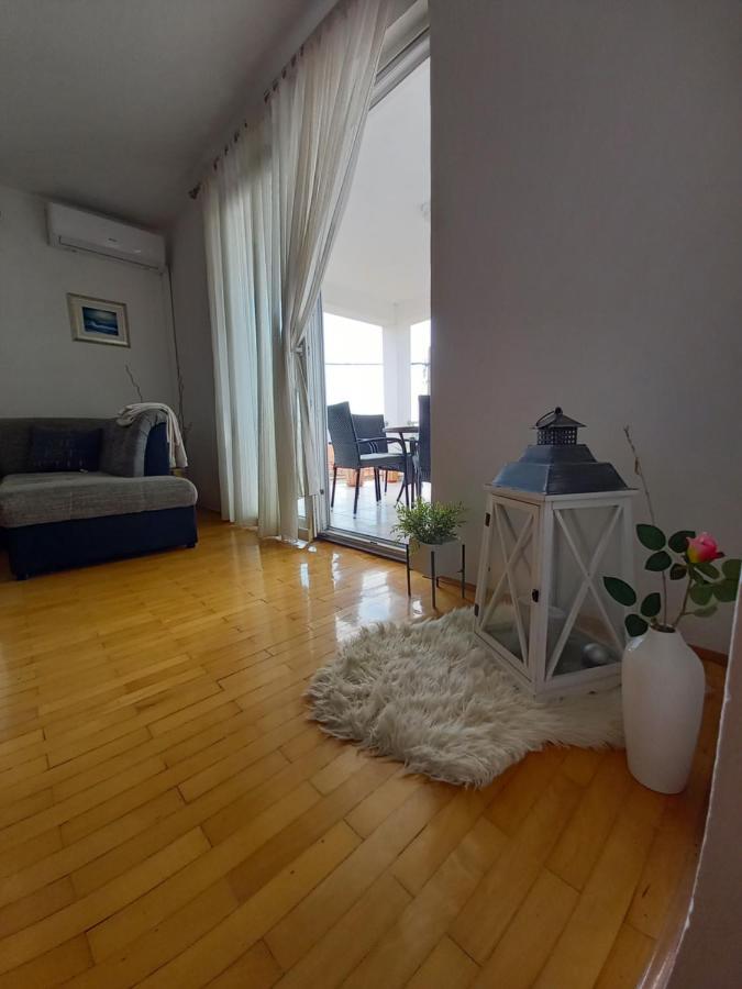 Apartman Sara Preko Exterior photo
